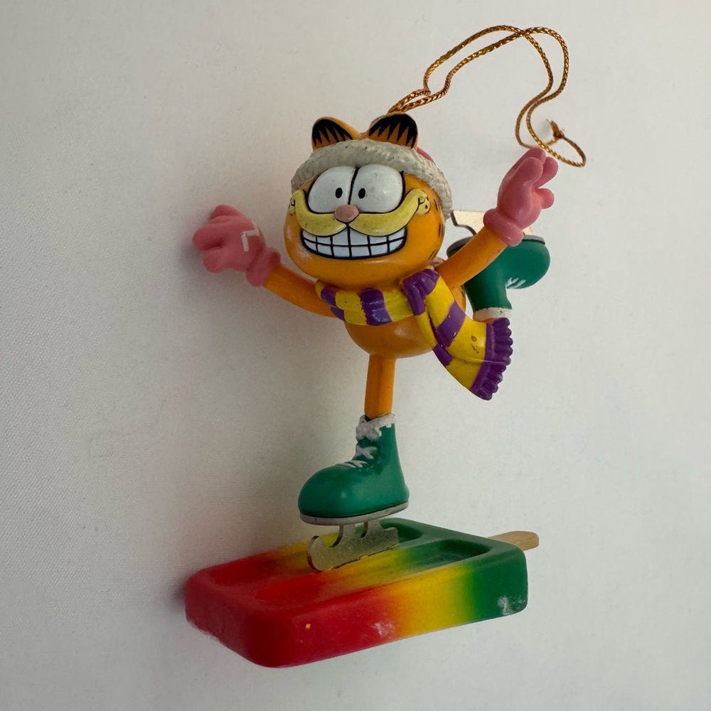 Garfield Holiday Hallmark Ornament Set - Picture 10 of 16